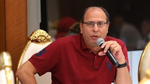 الكاتب الصحفي عادل