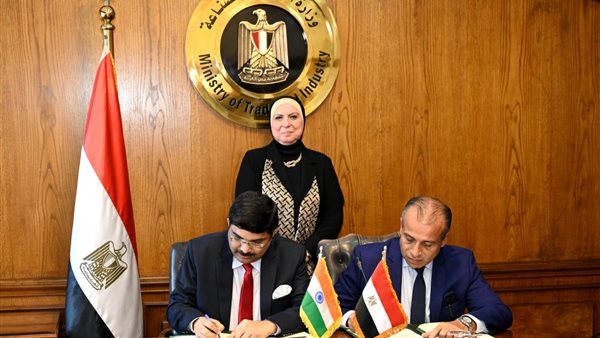 وزيرة الصناعة