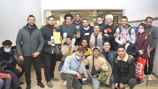 الطلاب المصريين العائدين