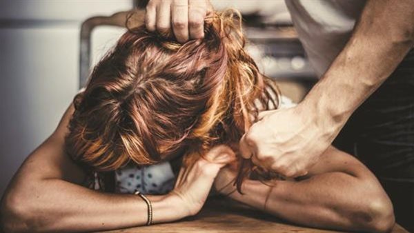 التعدي علي سيدة 