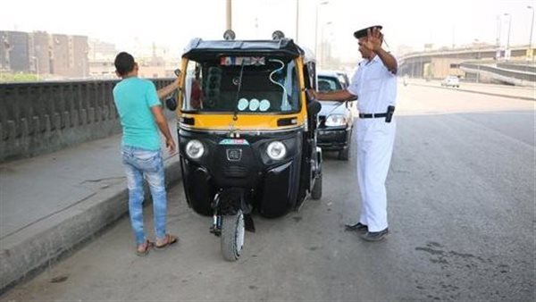 توك توك على الدائري