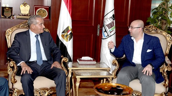 محافظ بني سويف ووزير