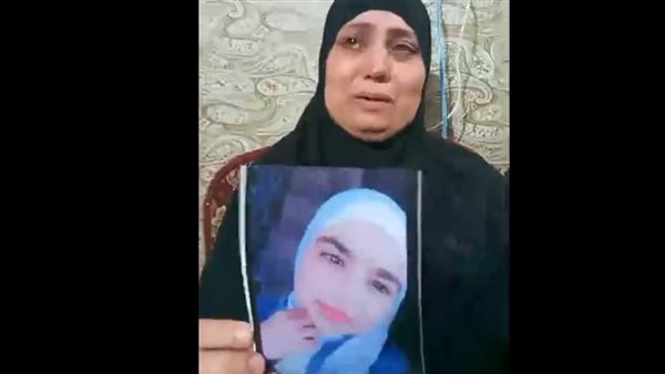 منة ووالدتها