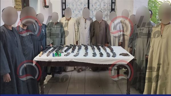 المتهمين عقب ضبطهم