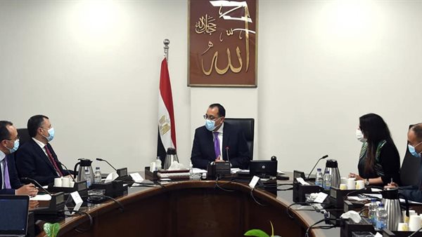 رئيس الوزراء يجتمع