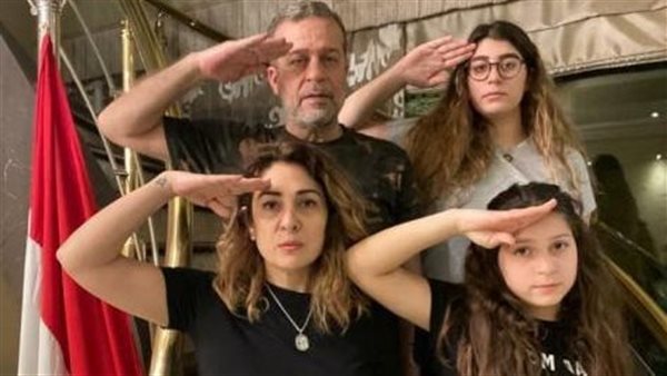 شريف منير وزوجته