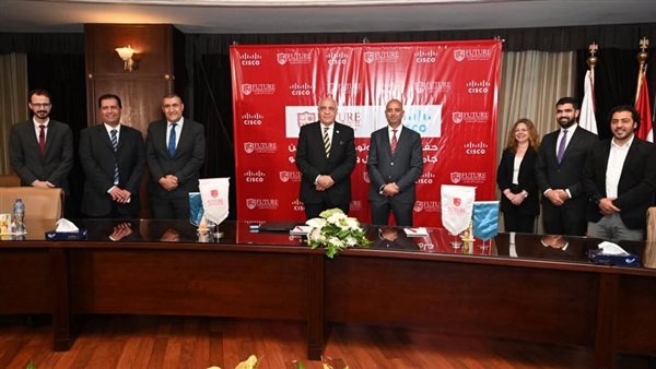 جانب من توقيع البروتوكول 