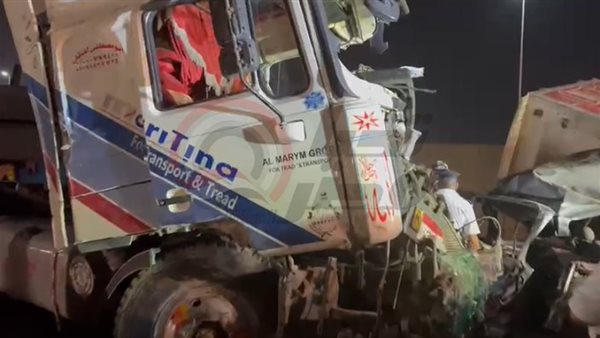 تريلا تدهس 15 سيارة