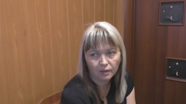 والدة المشتبه بها