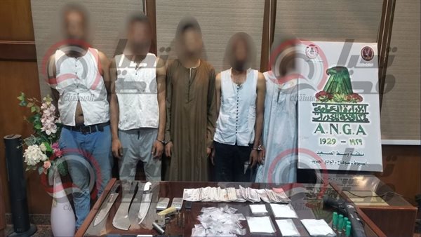 المتهمين عقب ضبطهم