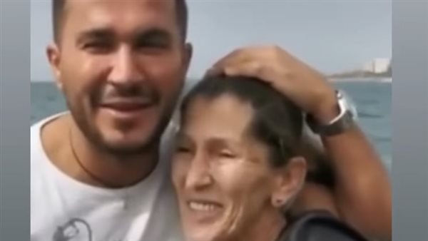 جورج الراسي مع والدته