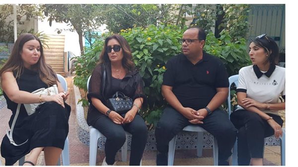 لطيفة في عزاء شقيقها