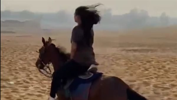 كارولينا قنديل طليقة