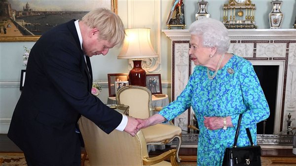 الملكة إليزابيث ورئيس