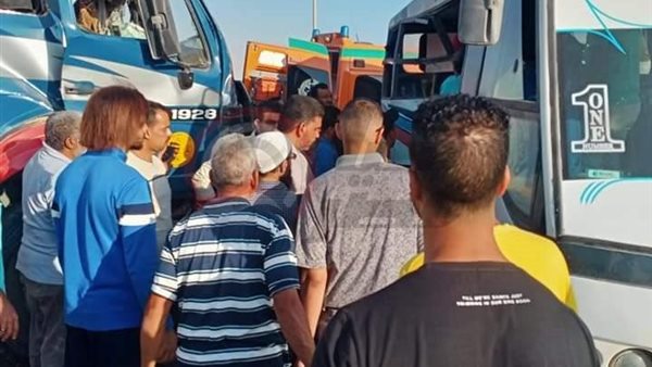 تصاد اتوبيس وسيارة