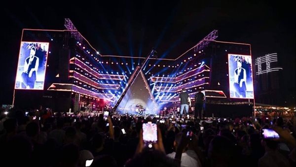 مسرح حفل حماقي الأخير