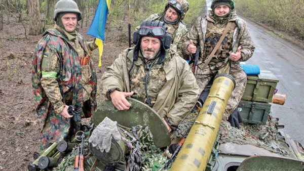 جنود أوكرانيون على