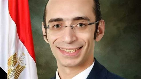 النائب محمد عبد العزيز