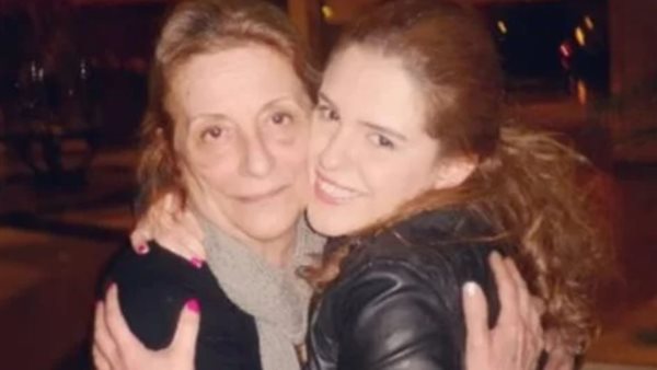 دنيا عبد العزيز ووالدتها