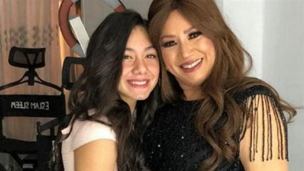 انتصار وابنتها شاهيستا