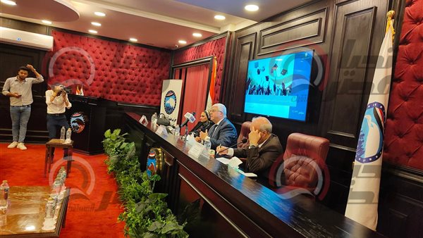 الدكتور أيمن عاشور