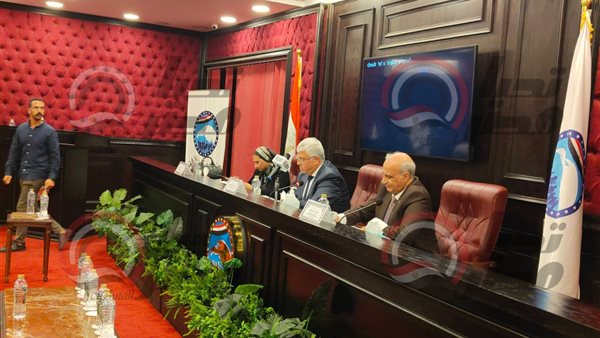  الدكتور أيمن عاشور