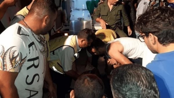 لحظة انتشال جثث ضحايا