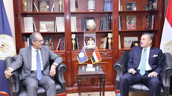 وزير السياحة ووزير