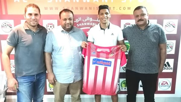 سيكا مع مسؤلي الشنواني