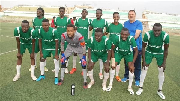 نبيل محمود مع لاعبي