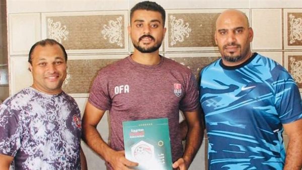 عمر متولي مع مسؤلي