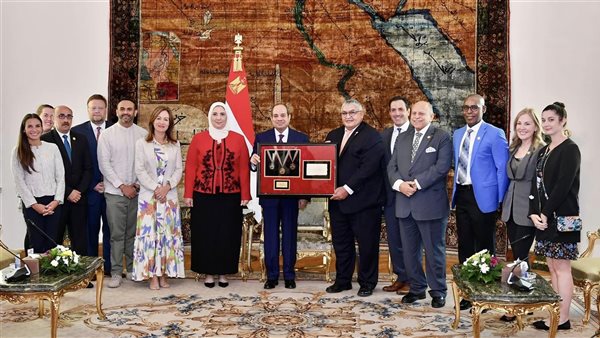 الرئيس السيسي يتسلم