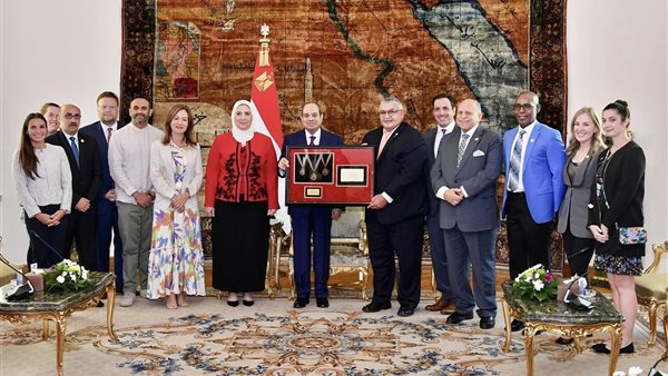 الرئيس السيسي يتسلم