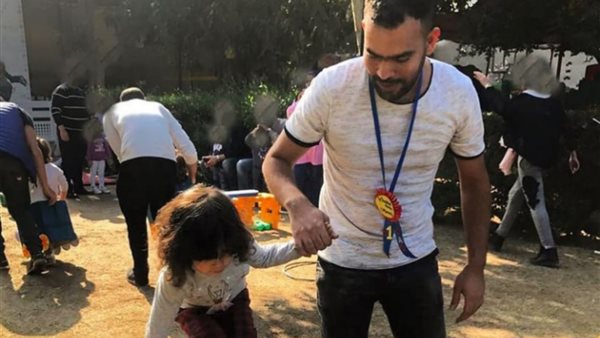 خالد عليش وابنته