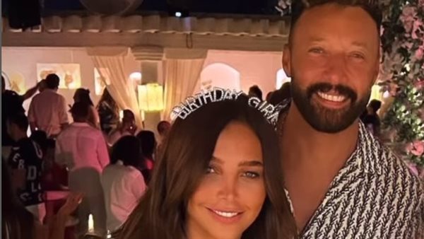 أحمد فهمي وزوجته