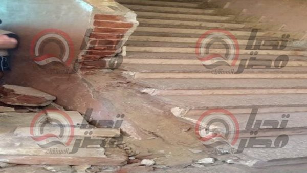 انهيار سور مدرسة