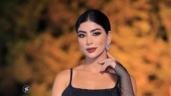 كارولين عزمي 