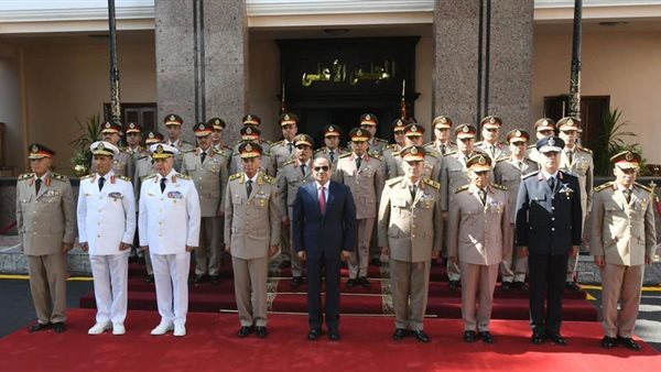 الرئيس السيسي وأعضاء