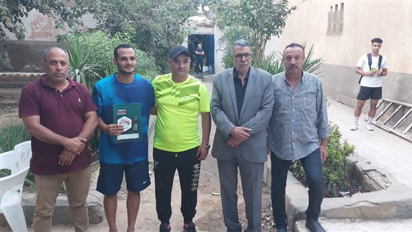 أحمد أشرف مع مسؤلي