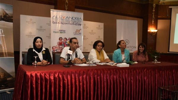 ندوة تكريم نجوم الفن