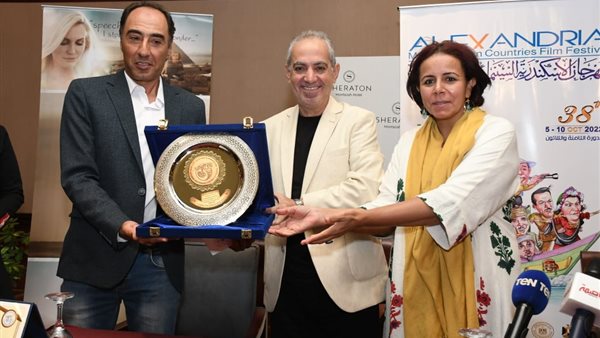 ندوة تكريم نجوم الفن