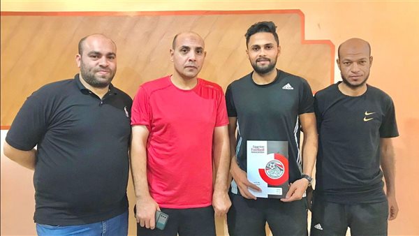 أوكا مع مسؤلي التعدين