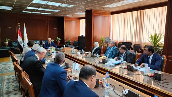 وزير الري مع منظمة