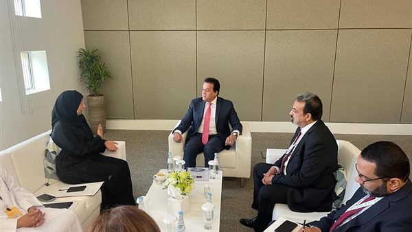 وزير الصحة ونظيرته