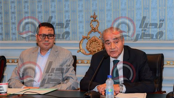 وزير التموين باجتماع