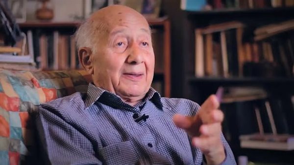 المؤرخ المصري مصطفى