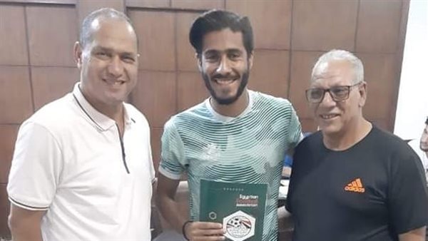 كاستيلو مع مسؤلي