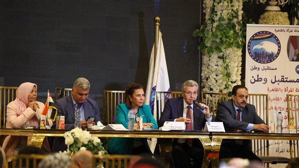 جانب من الندوة