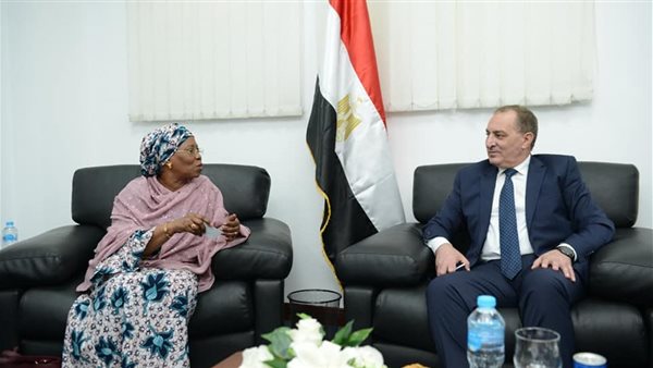 وزيرة التجارة والصناعة