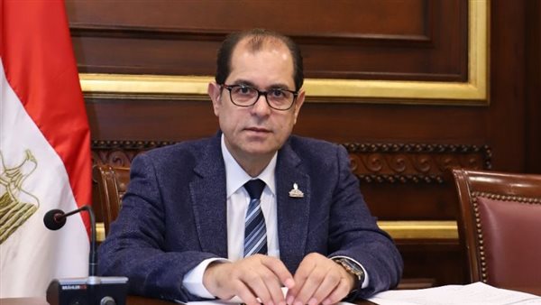  الدكتور يوسف عامر